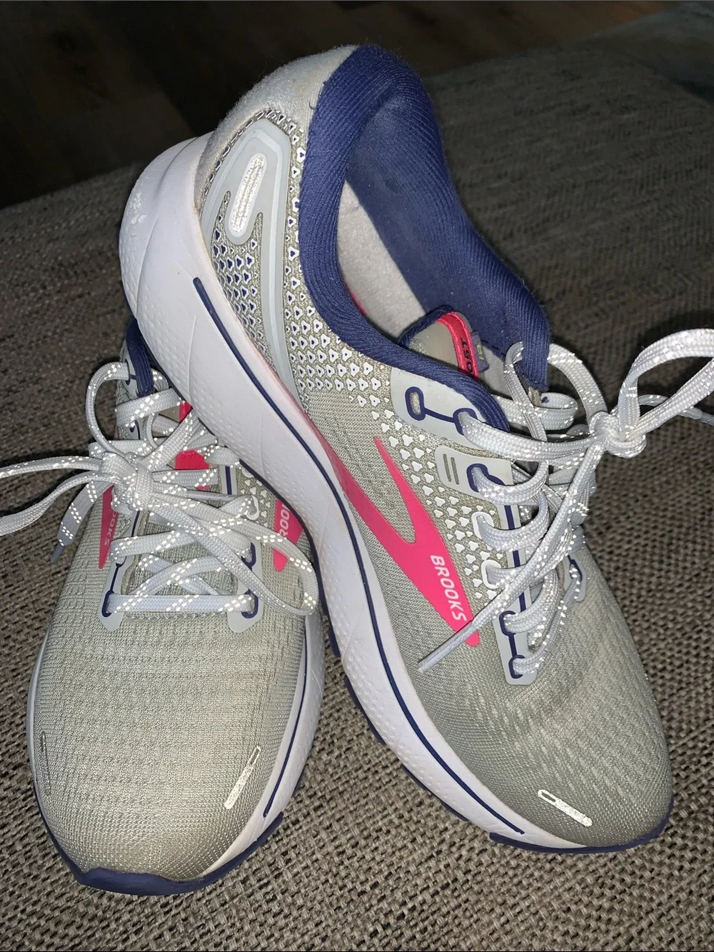 Brooks ghost 14 athletic tennis shoes running shoes size 7